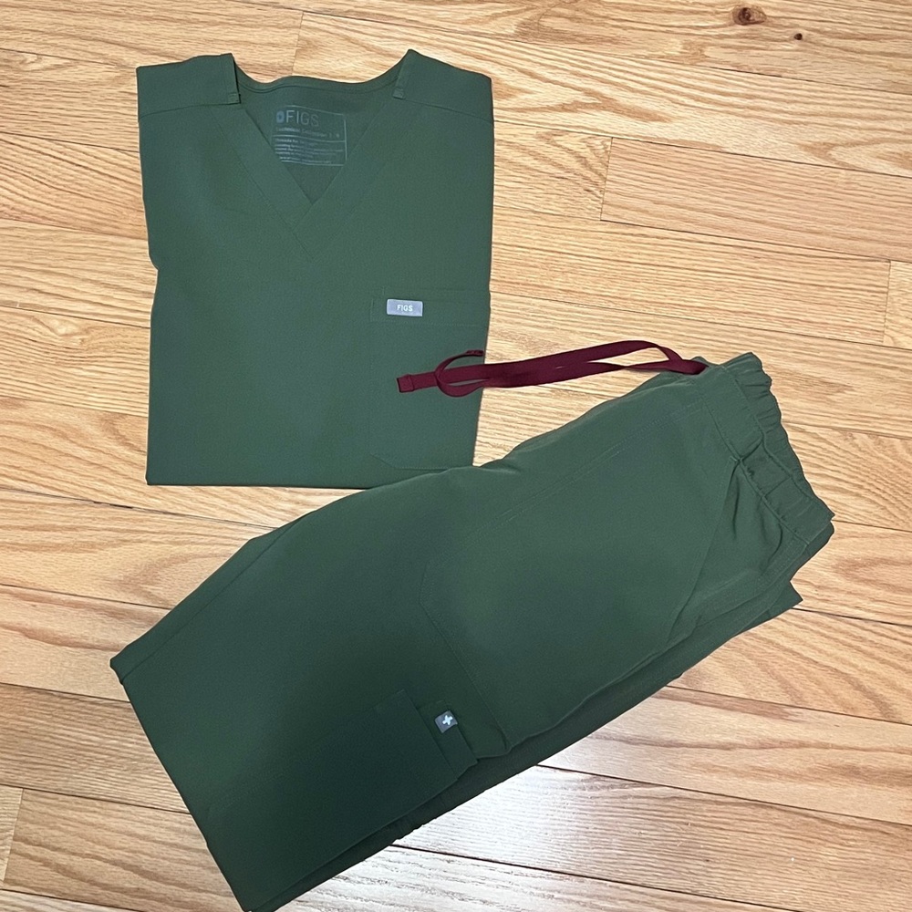 Mens Figs Dark Olive set size small